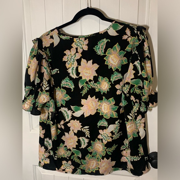 5/$25 Item: Who What Wear Floral Blouse - Picture 7 of 9